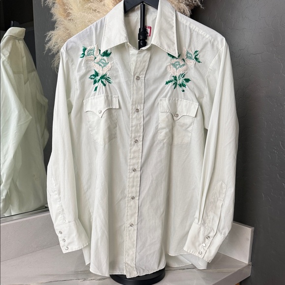 chute #1 Other - VTG CHUTE #1 Embroidered White Western Shirt
With Pearl snaps